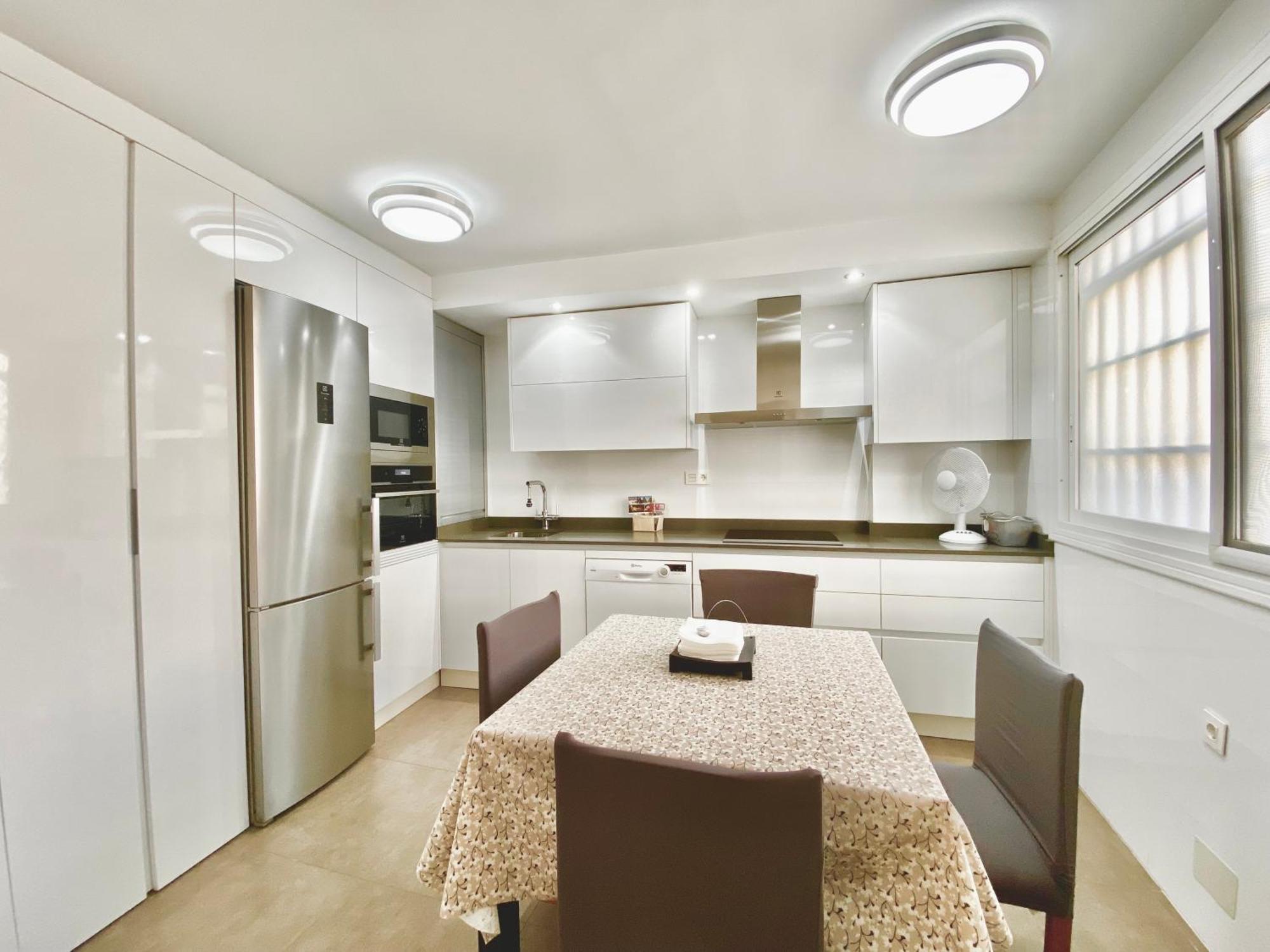 Apartamento Con Parking Gratis En El Centro, 2 Dormitorios Almeria Exterior photo